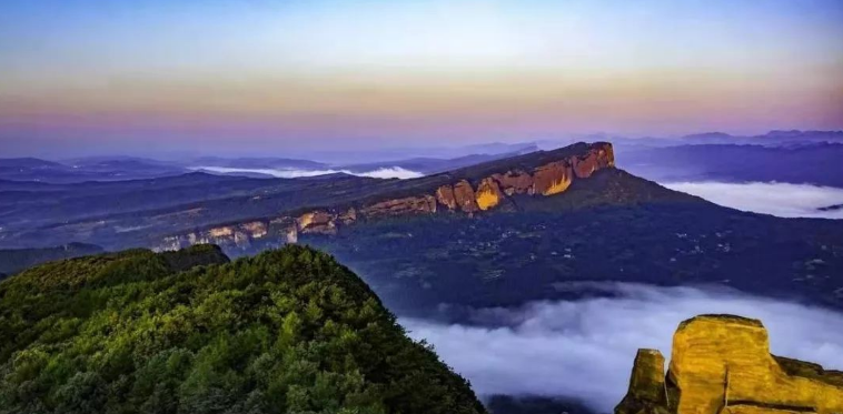 唯有登高诗句，十首登高的诗词，登高望远，回首山河与故乡