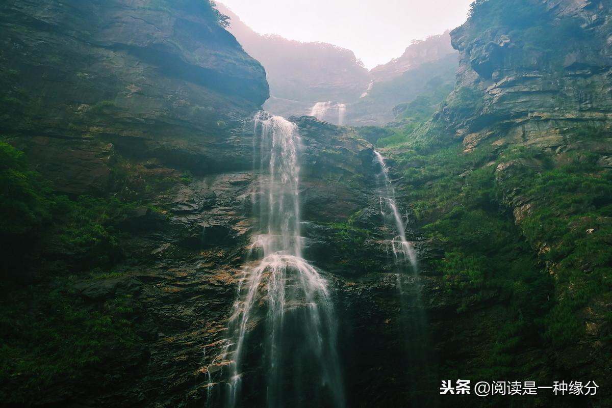 飞流直下三千尺（诗句出处和全诗赏析）