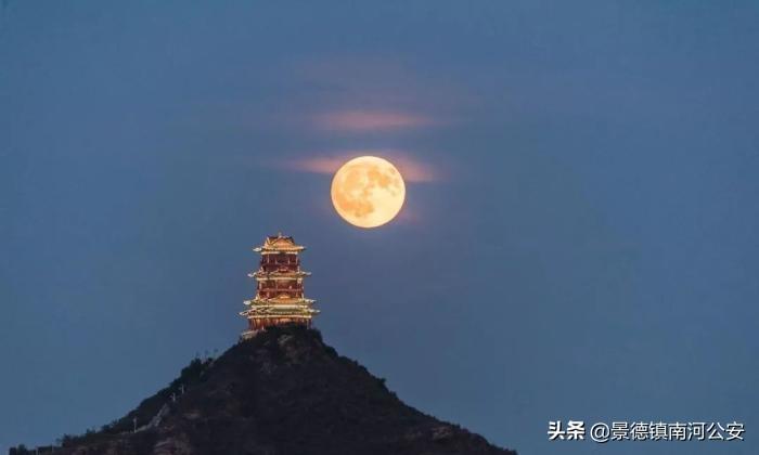 青山一道同云雨（诗句出处和全诗赏析）