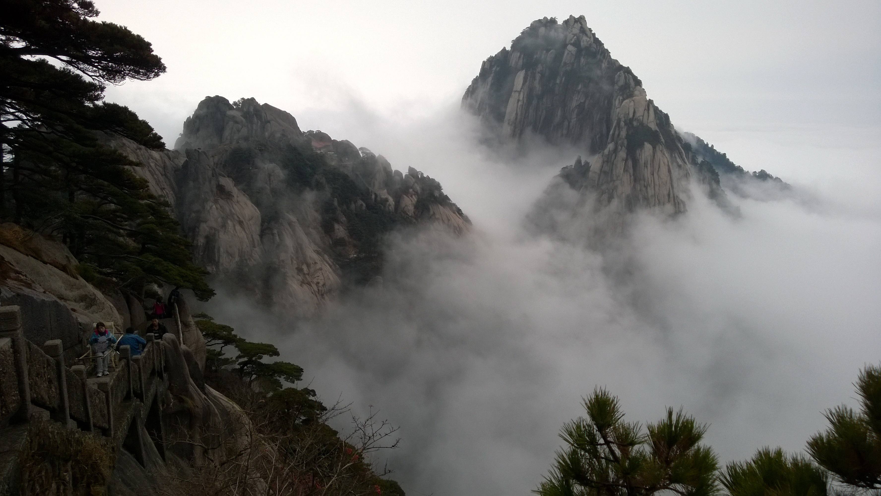 描写黄山的诗句（黄山诗词十首，写尽黄山之美）