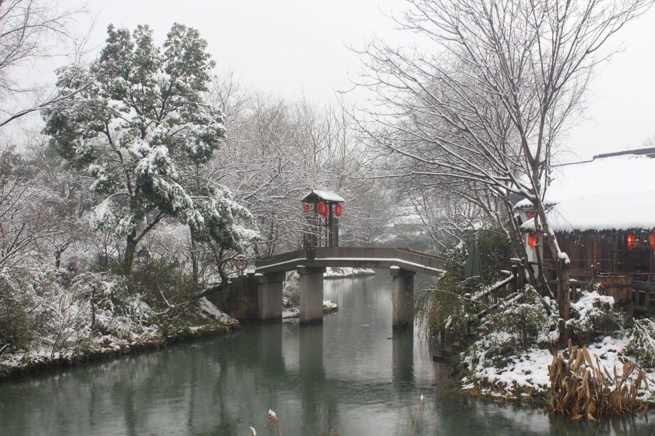 描写雪景的诗句（8首咏雪诗词，冬景似春华）