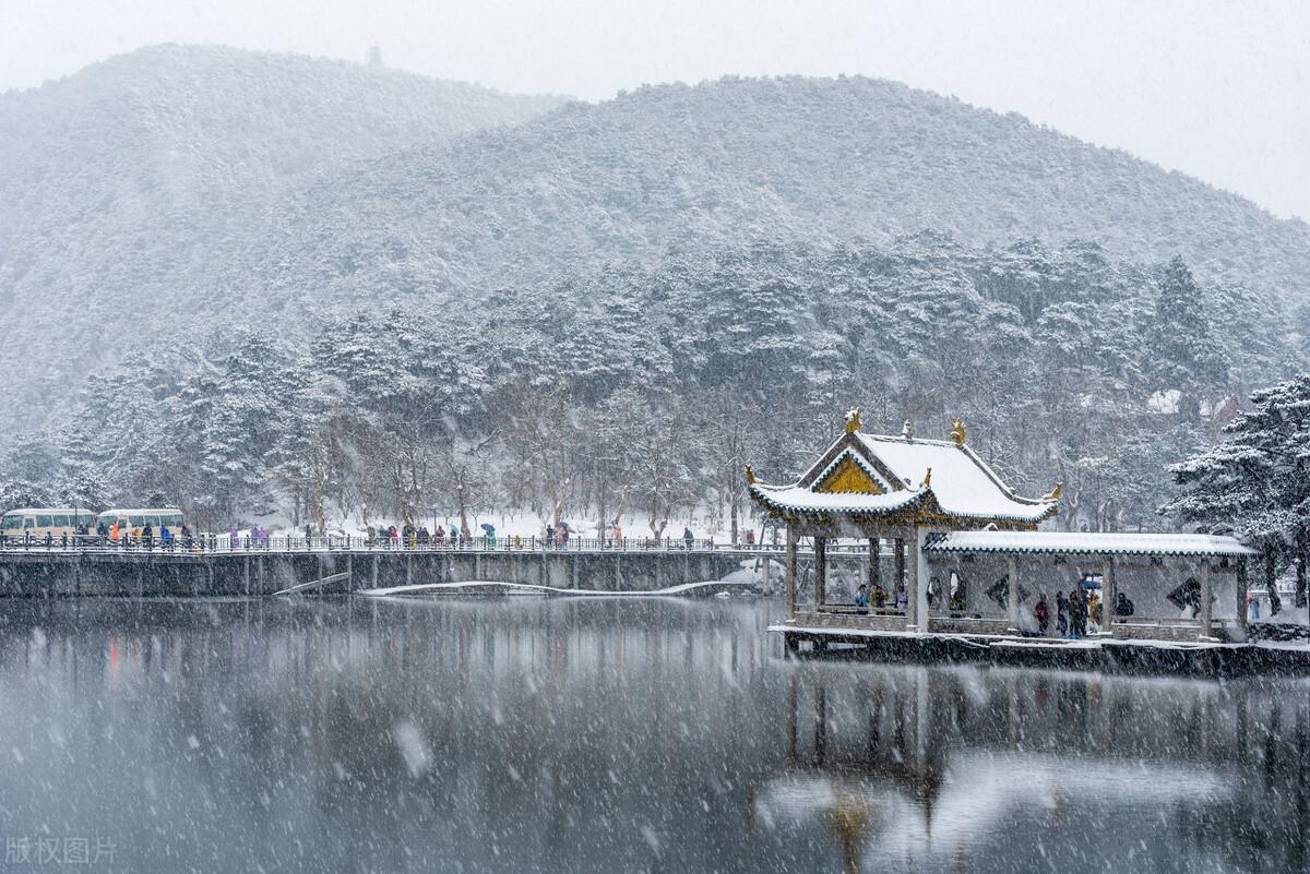 一句简短的雪景句子，关于雪的文案短句23句