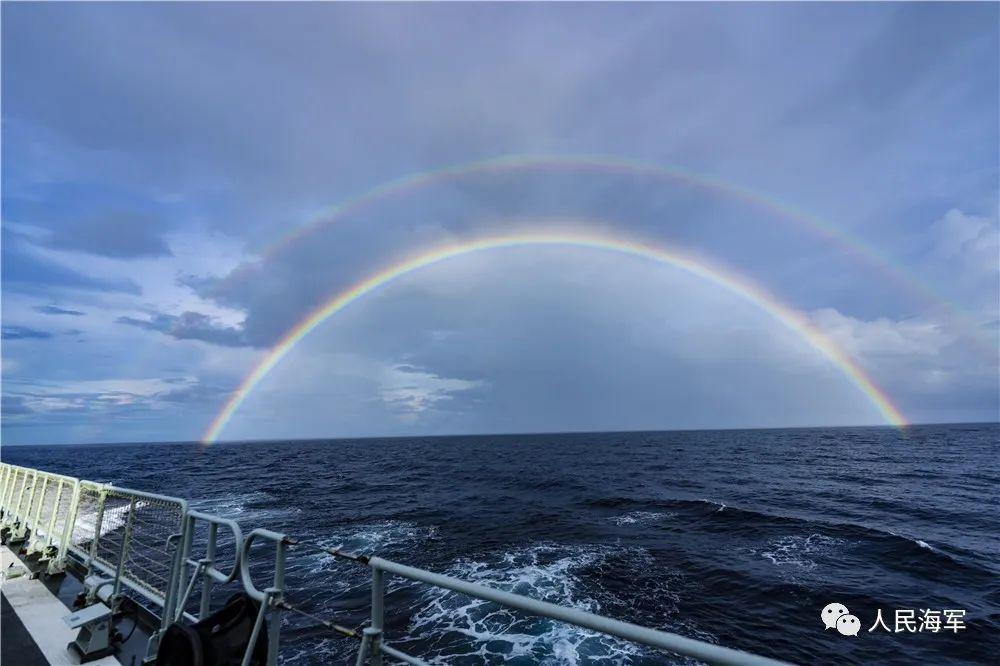 关于大海的诗歌《大海》